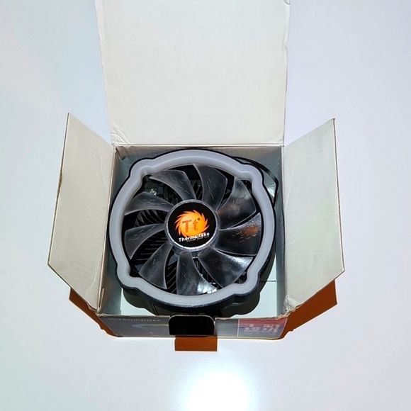 Thermaltake RGB PC Fan CPU Air Cooler for Intel 115x CPU - New in Box - Picture 2 of 10